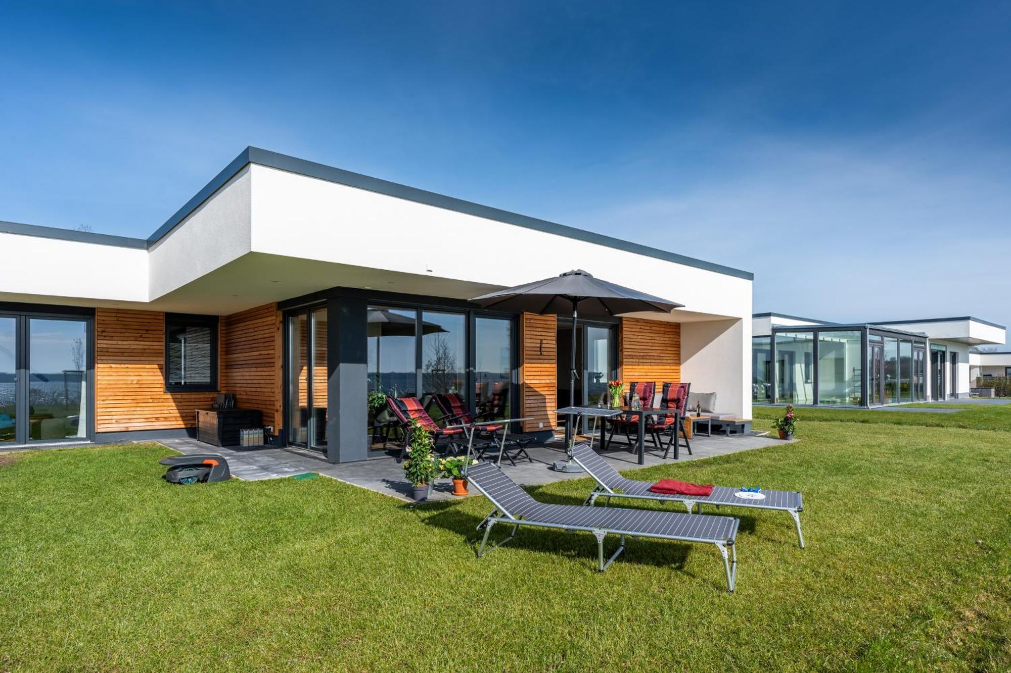 שוורין Hangar 19 Luxusbungalow Am See H8 מראה חיצוני תמונה